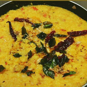 Dal Khichadi Tadaka / แกงถั่ว/ข้าวบาสบาติก,ถั่วเหลือง, เครื่องเทศ, พริกแกงอินเดีย, โรยด้วยผักและธัญพืช