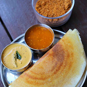 Ghee Masala Dosa With Coconut Chutney And Samber / แผ่นแป้งไส้มันฝรั่งผัดด้วยเครื่องเทศ (คล้ายเครป) เสิร์ฟพร้อมน้ำจิ้มมะพร้าว(Coconut chutney)และน้ำซุป