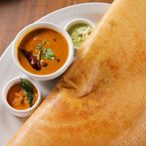 Masala Dosa With Coconut Chutney / แผ่นแป้งไส้มันฝรั่งผัดด้วยเครื่องเทศ (คล้ายเครป) เสิร์ฟพร้อมน้ำจิ้มมะพร้าว(Coconut chutney)และน้ำซุป